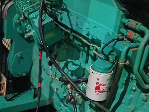 石河镇如何确定新的发电机组控制系统是否与原系统兼容？