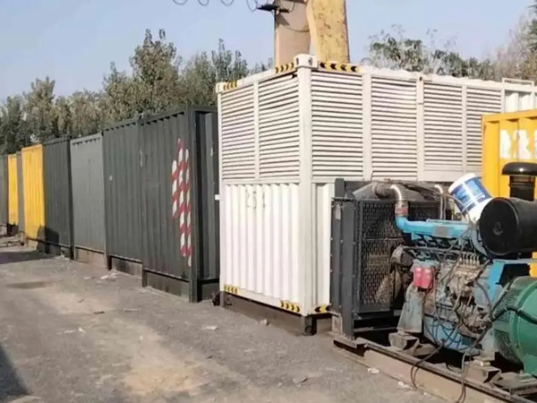 石河镇200KW柴油发电机机组每小时油耗是多少？